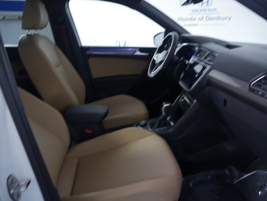 Used 2024 Volkswagen Tiguan SE R-Line AWD/4WD image 6
