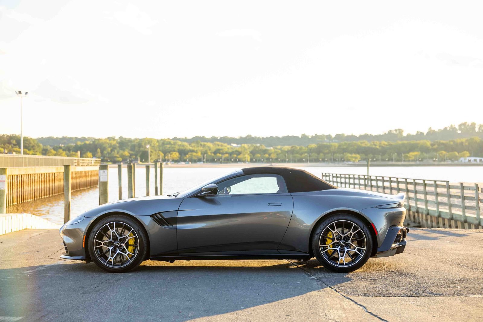 Used 2023 Aston Martin V8 Vantage Roadster RWD image 29