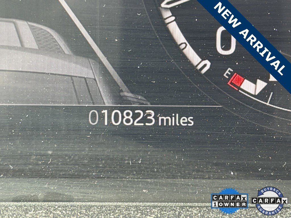 Used 2024 Land Rover Defender 110 X-Dynamic SE image 12