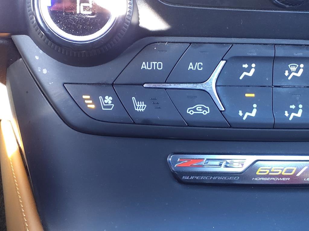 Used 2016 Chevrolet Corvette Z06 w/ 3LZ Preferred Equipment Group image 3