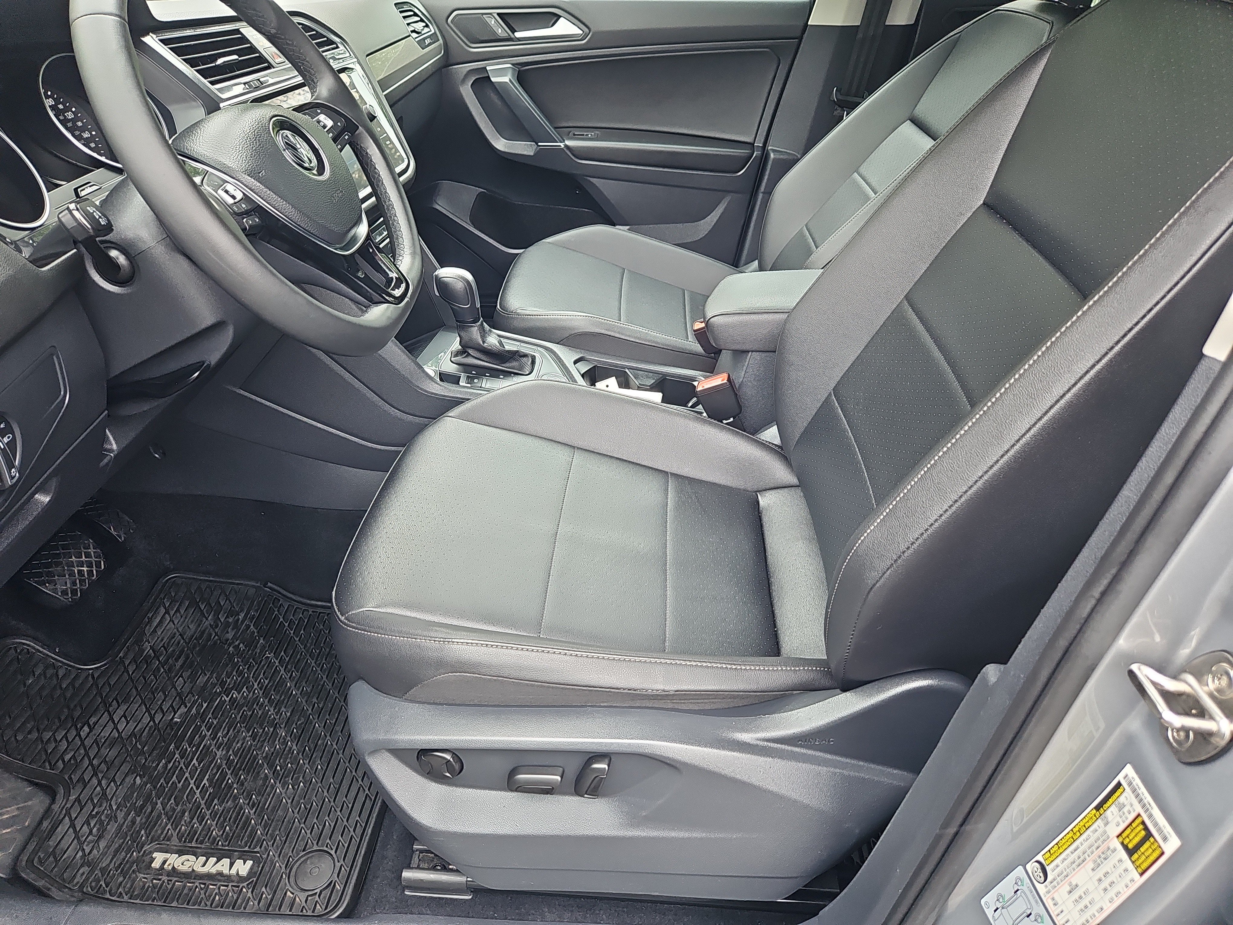 Used 2020 Volkswagen Tiguan SE AWD/4WD image 28