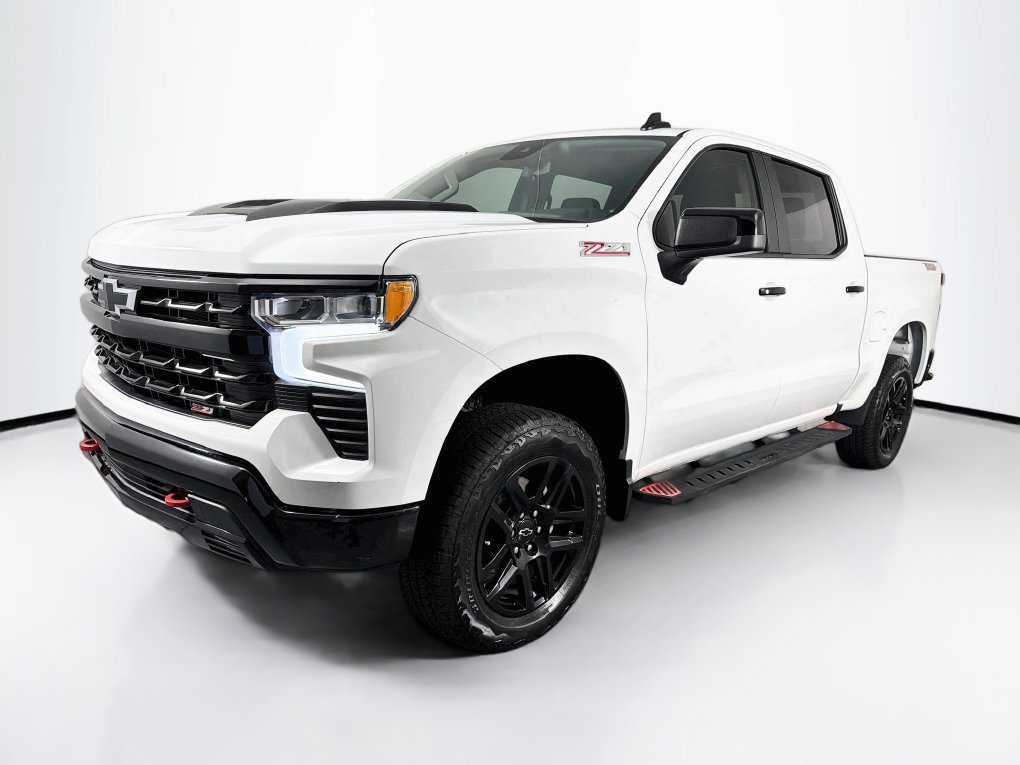 Used 2025 Chevrolet Silverado 1500 LT Trail Boss AWD/4WD image 3