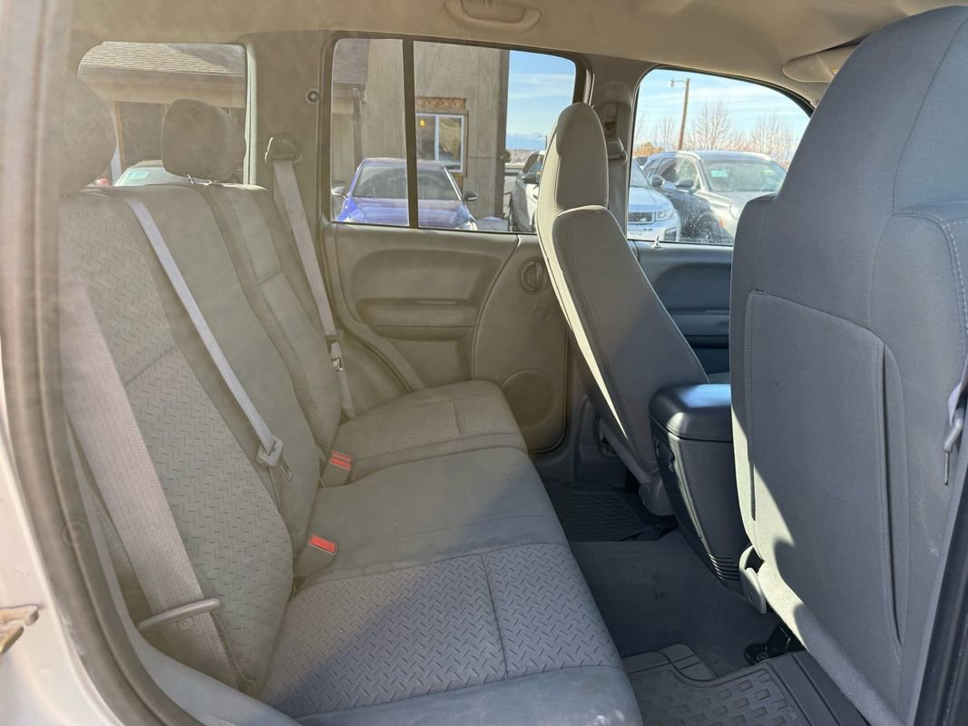 Used 2005 Jeep Liberty Renegade w/ Trailer Tow Group image 23