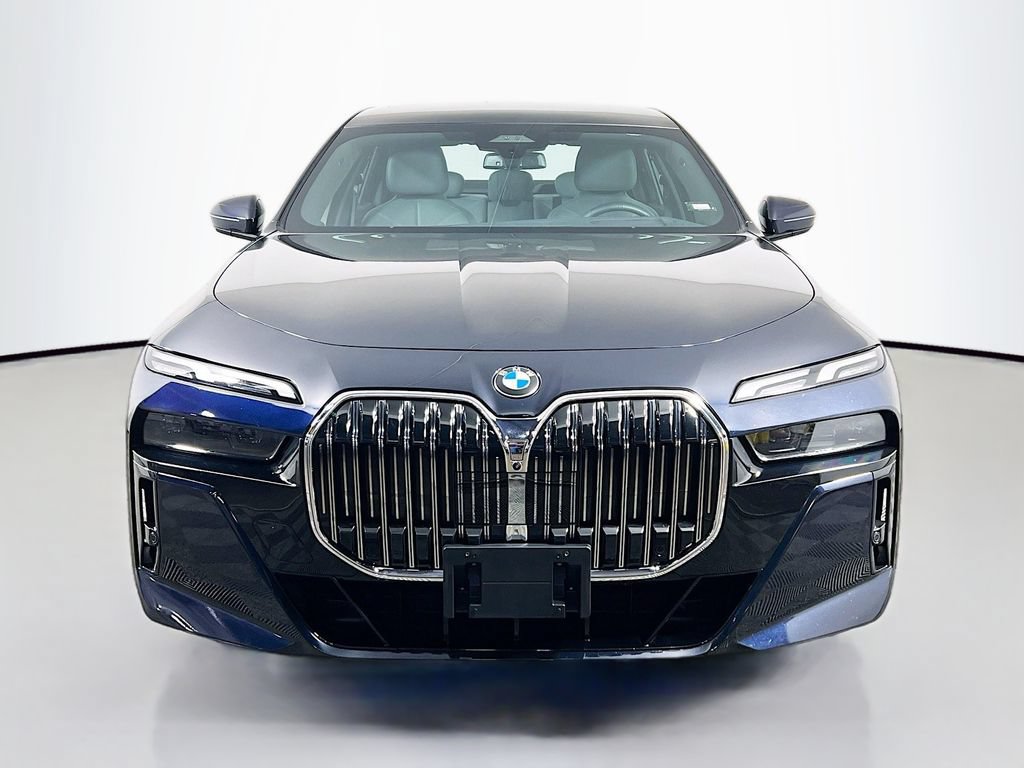 Used 2025 BMW 740i xDrive AWD/4WD image 2