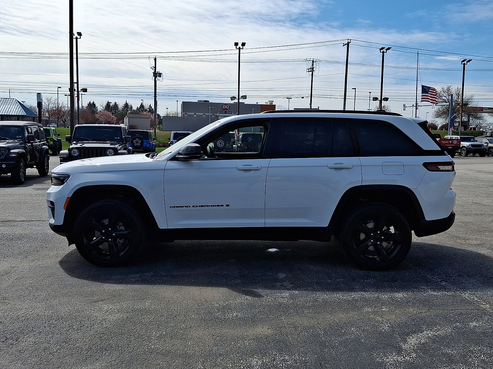 Certified 2023 Jeep Grand Cherokee Altitude AWD/4WD image 5