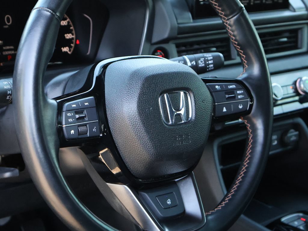 Certified 2025 Honda Pilot TrailSport image 19
