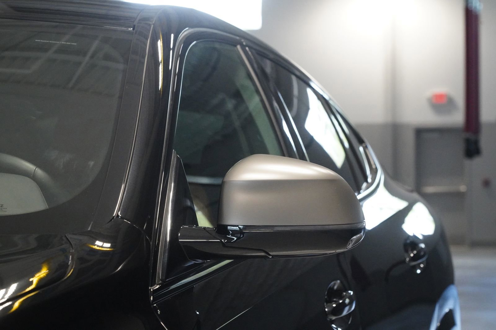 Used 2021 BMW X6 M50i w/ Executive Package image 7