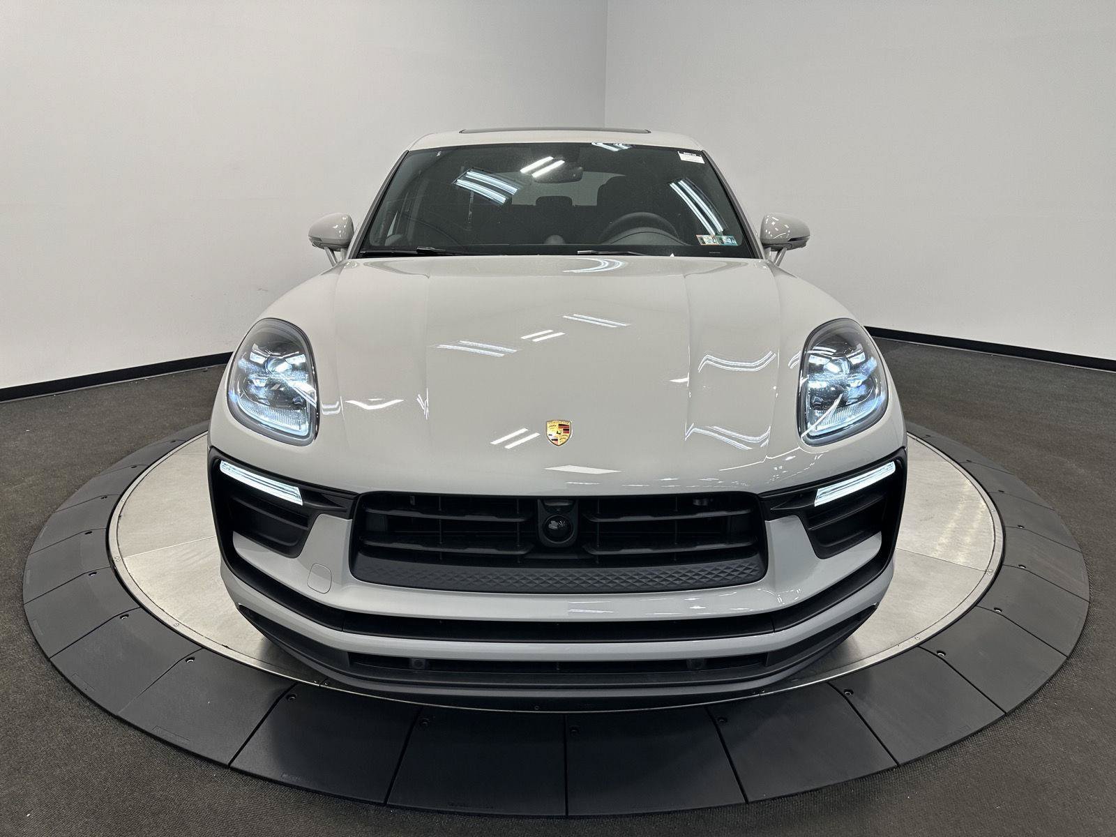New 2026 Porsche Macan AWD/4WD image 10