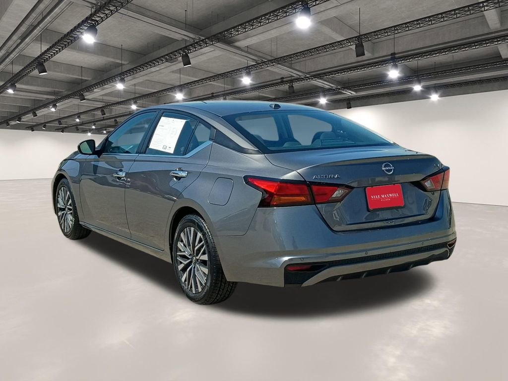 Used 2024 Nissan Altima 2.5 SV FWD image 14