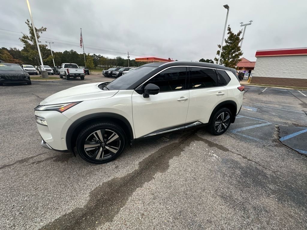Used 2022 Nissan Rogue Platinum w/ Head-Up Display Package image 3