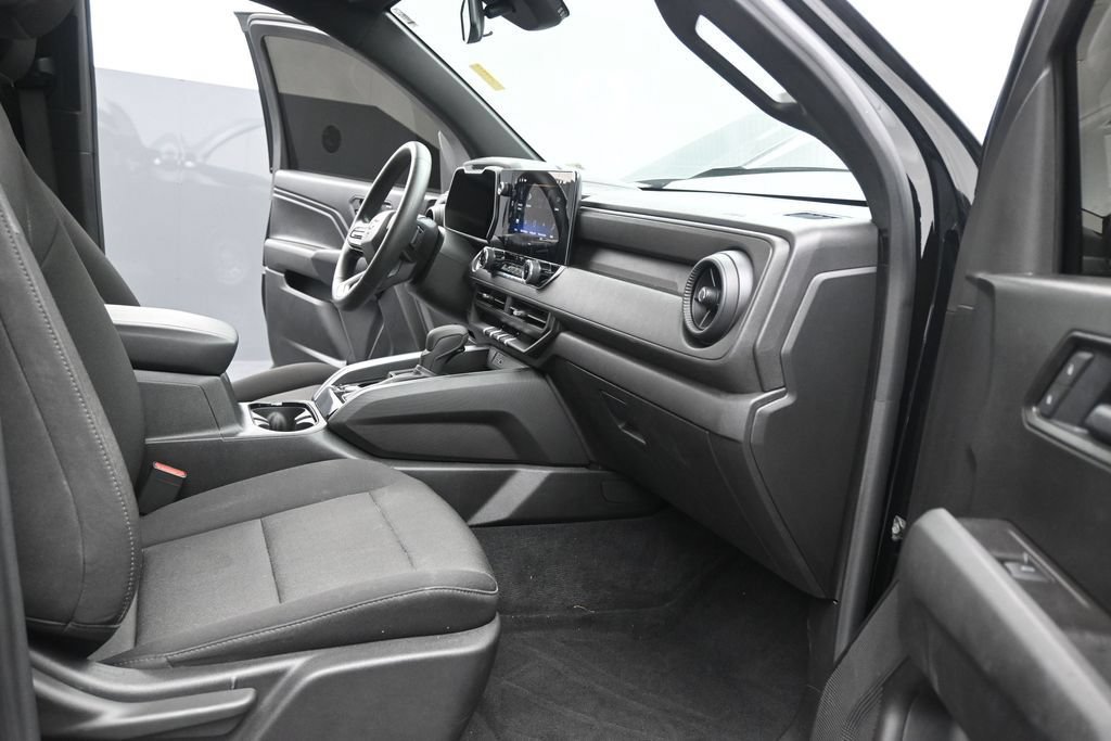 Used 2025 Chevrolet Colorado W/T RWD image 15