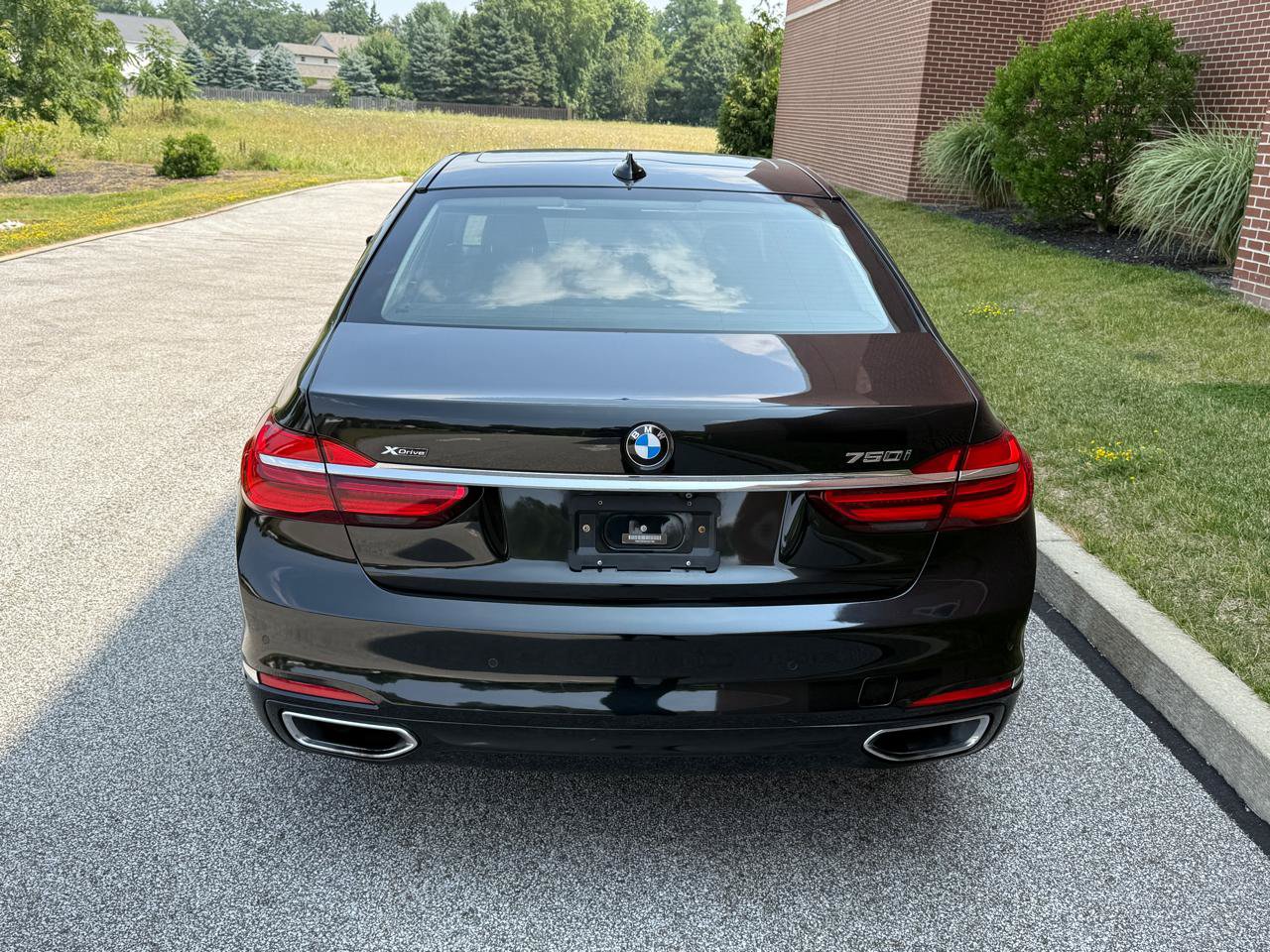 Used 2017 BMW 750i xDrive AWD/4WD image 9