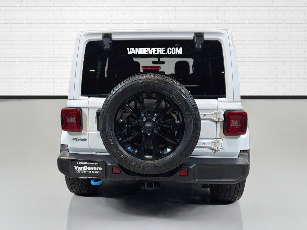 Used 2022 Jeep Wrangler Unlimited Sahara w/ Cold Weather Group AWD/4WD image 8