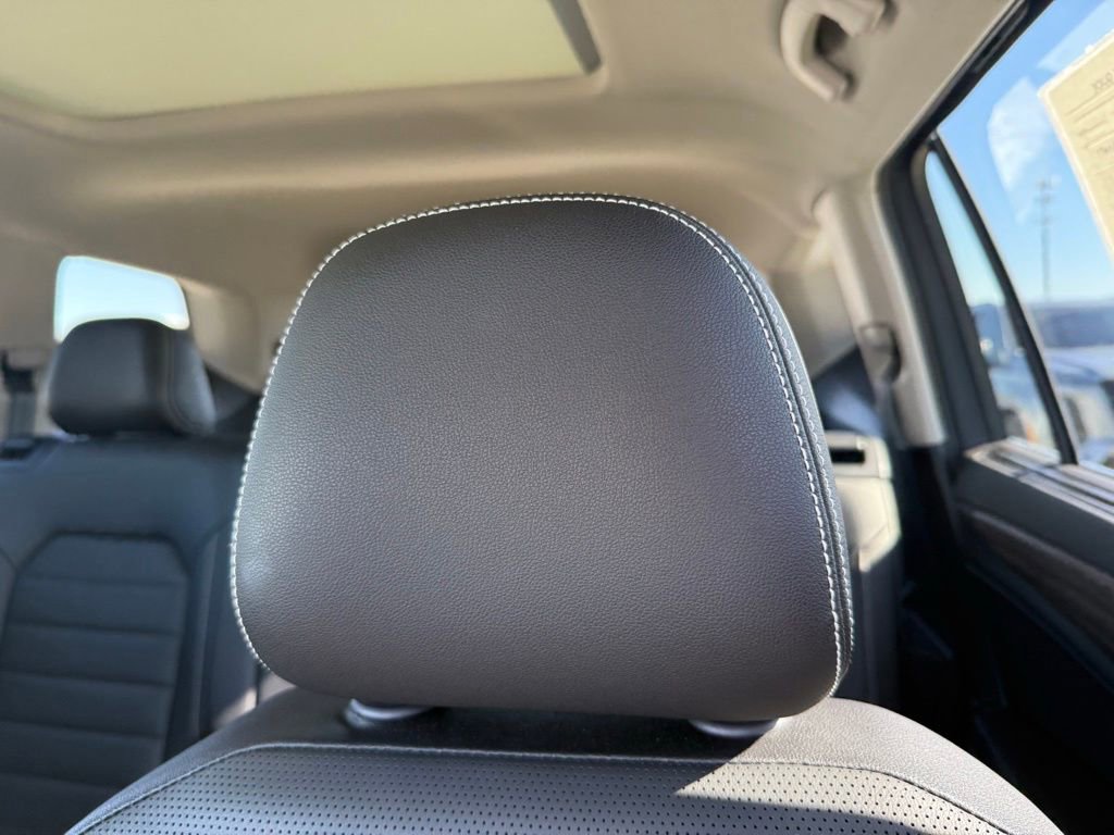 Used 2025 Volkswagen Atlas SEL image 28