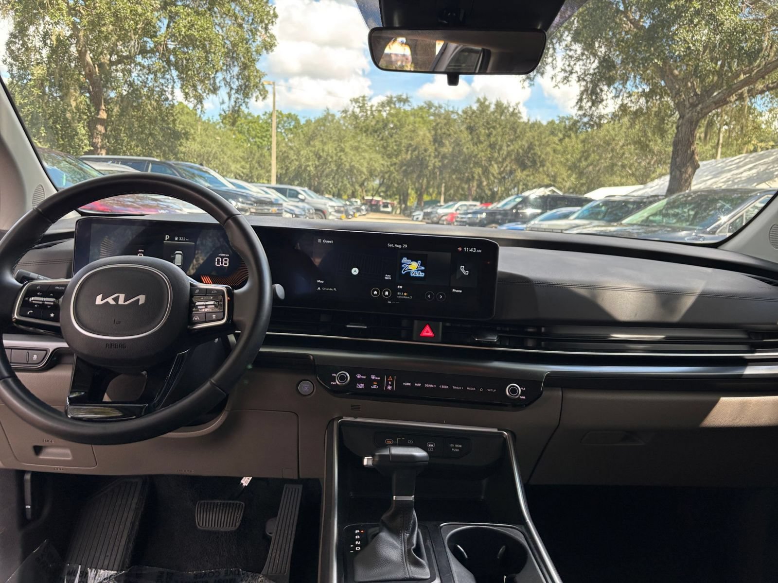 Used 2026 Kia Carnival FWD image 36