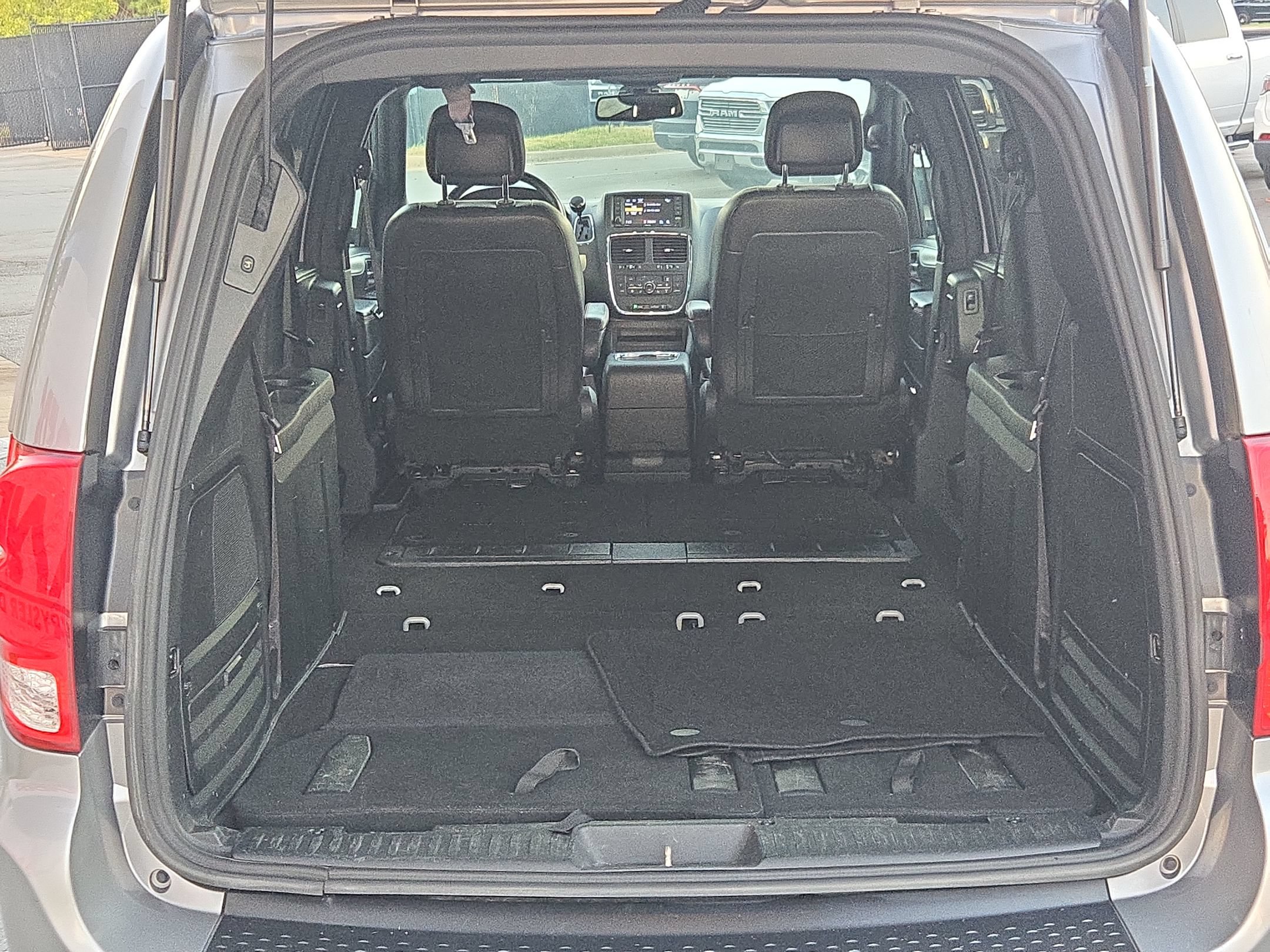 Used 2019 Dodge Grand Caravan GT FWD image 18