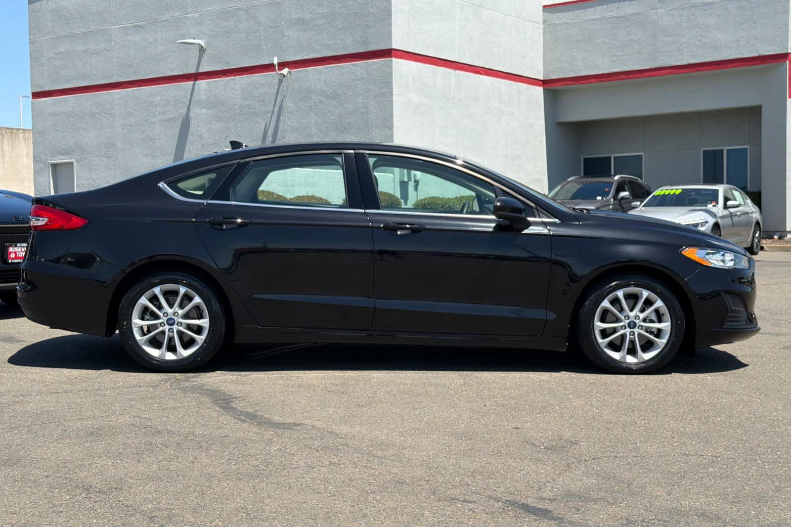 Used 2020 Ford Fusion SE FWD image 6
