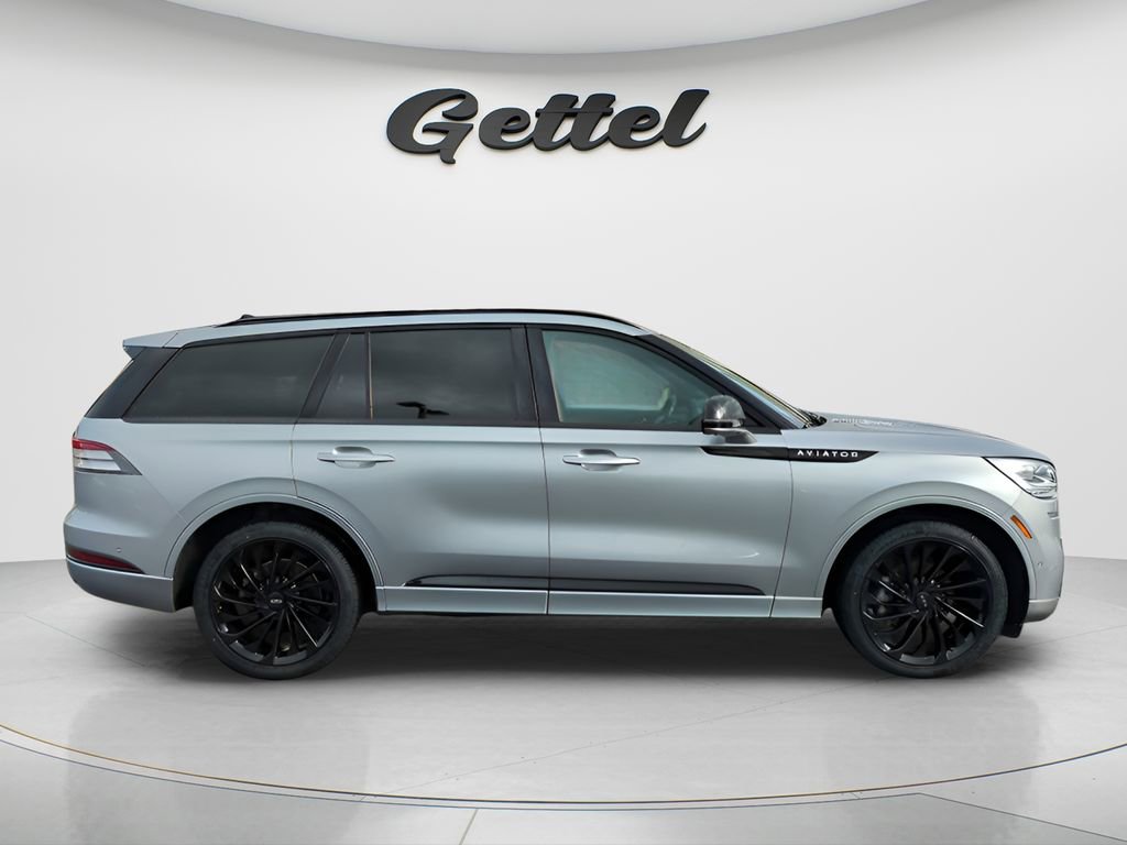 Used 2023 Lincoln Aviator Reserve w/ Equipment Group 201A AWD/4WD image 4