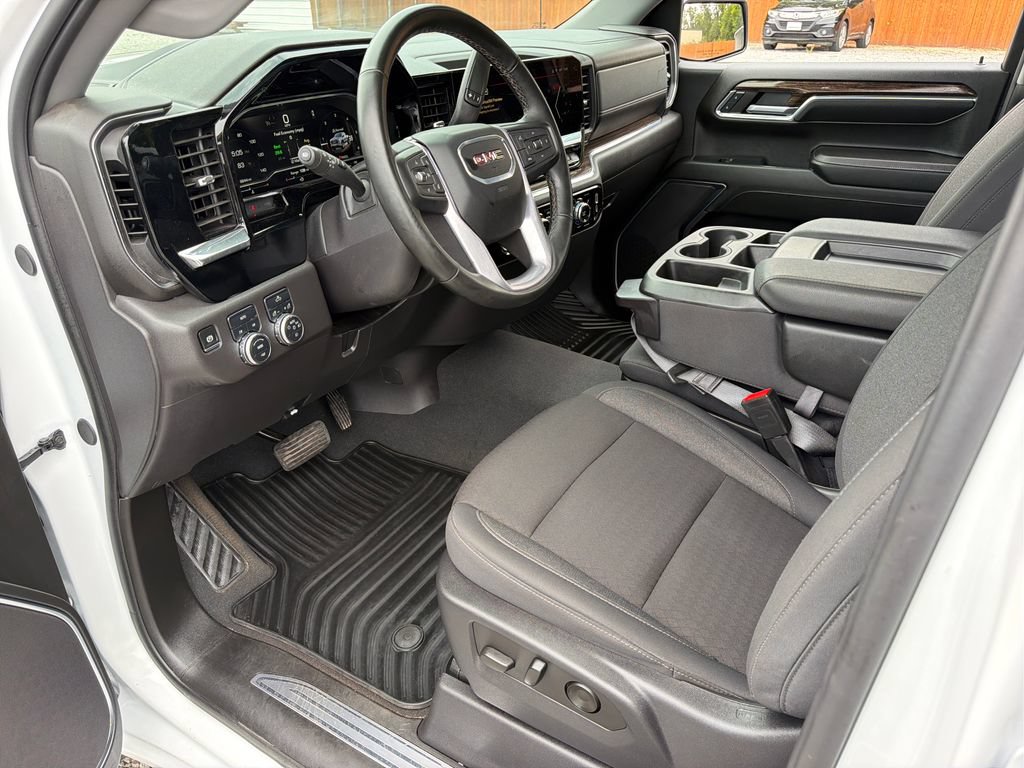 Used 2024 GMC Sierra 1500 Elevation AWD/4WD image 2