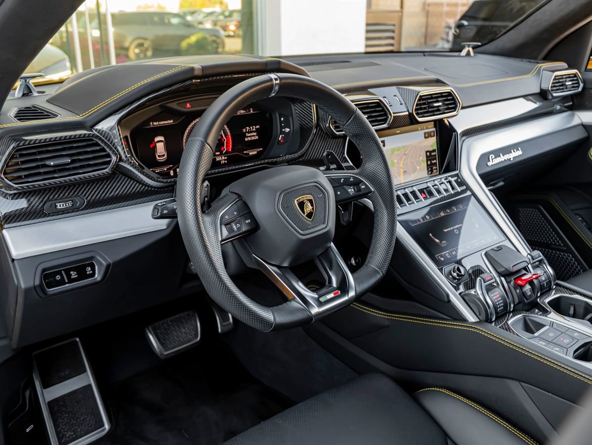Used 2021 Lamborghini Urus AWD/4WD image 16