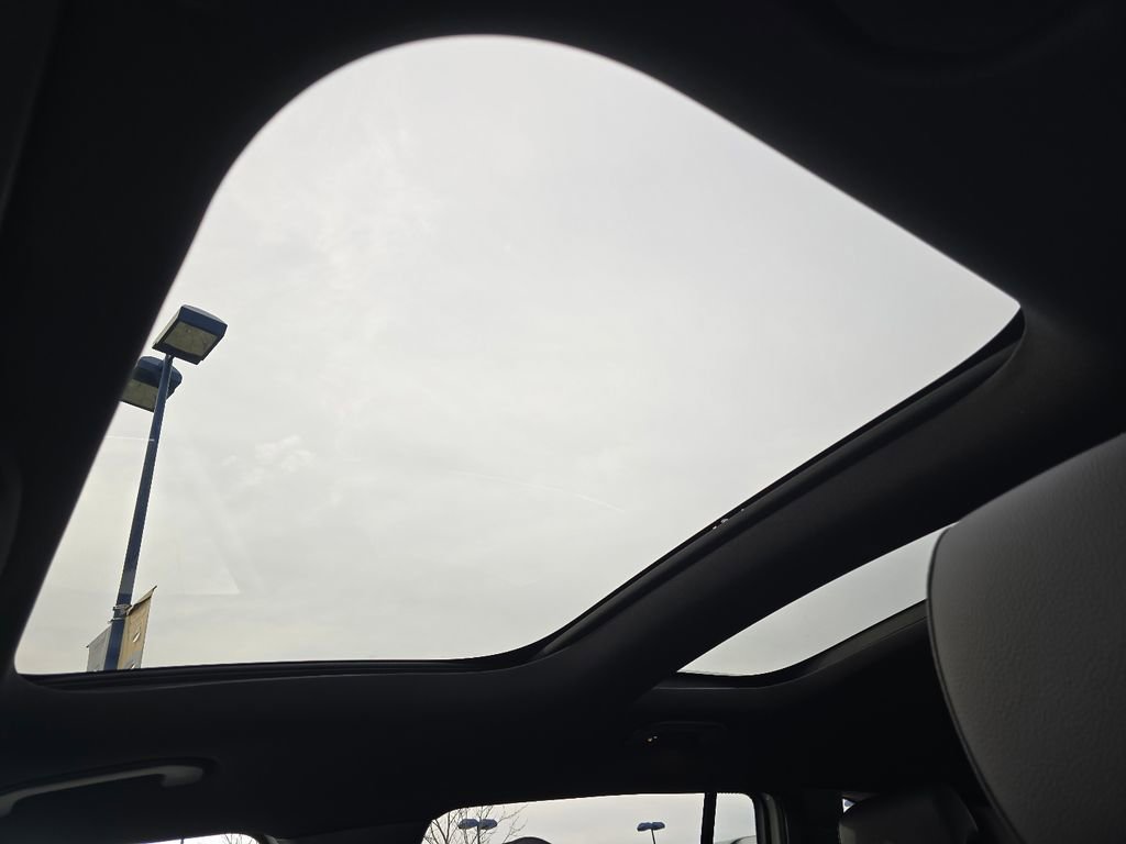 Used 2026 Mercedes-Benz GLB 250 4MATIC image 3