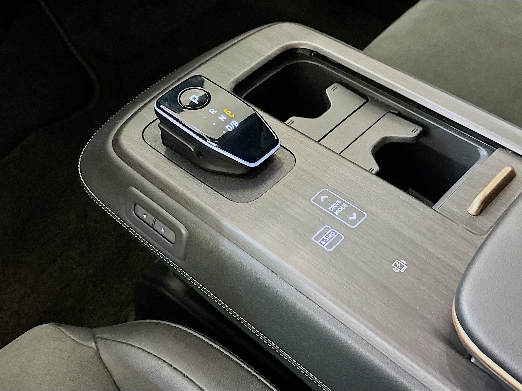 Used 2025 Nissan Ariya AWD image 25