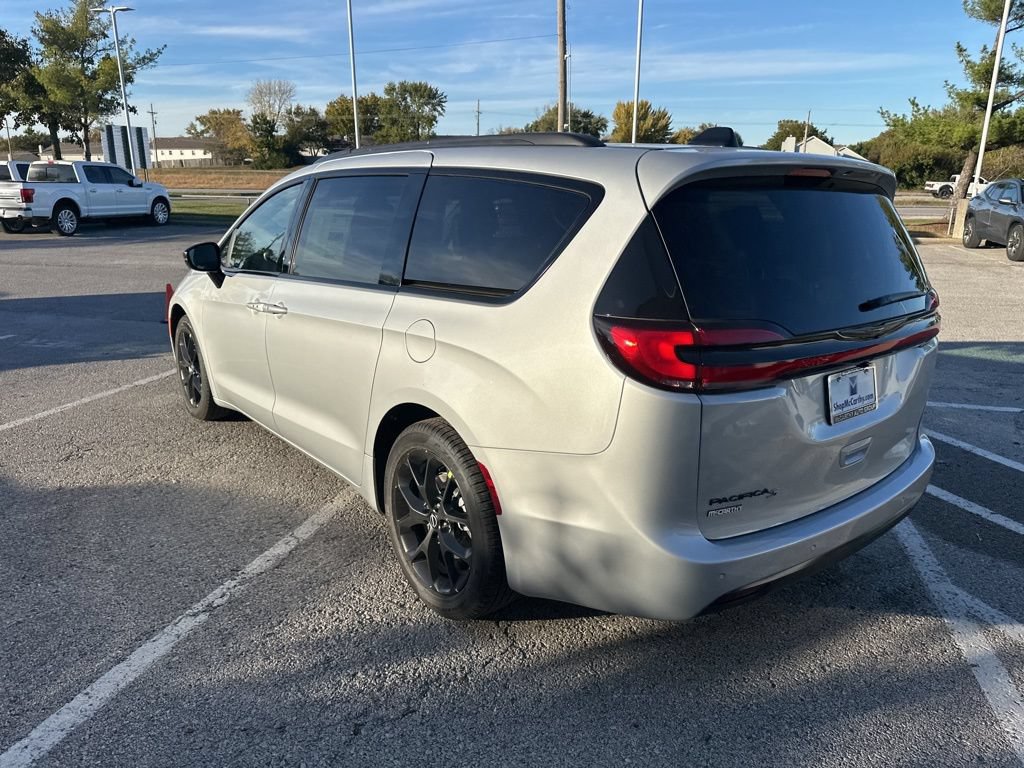 New 2026 Chrysler Pacifica Select FWD image 25