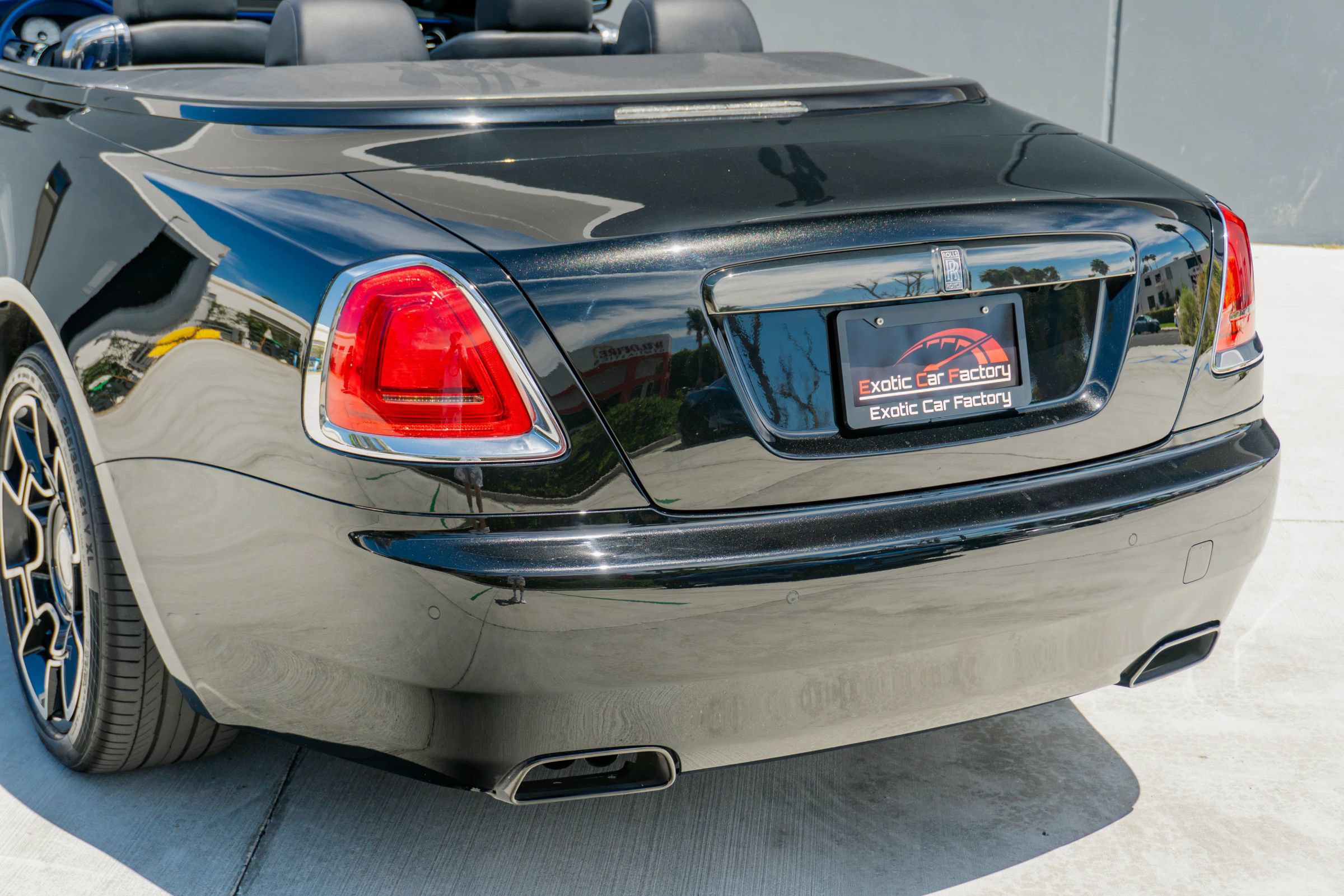 Used 2018 Rolls-Royce Dawn RWD image 45