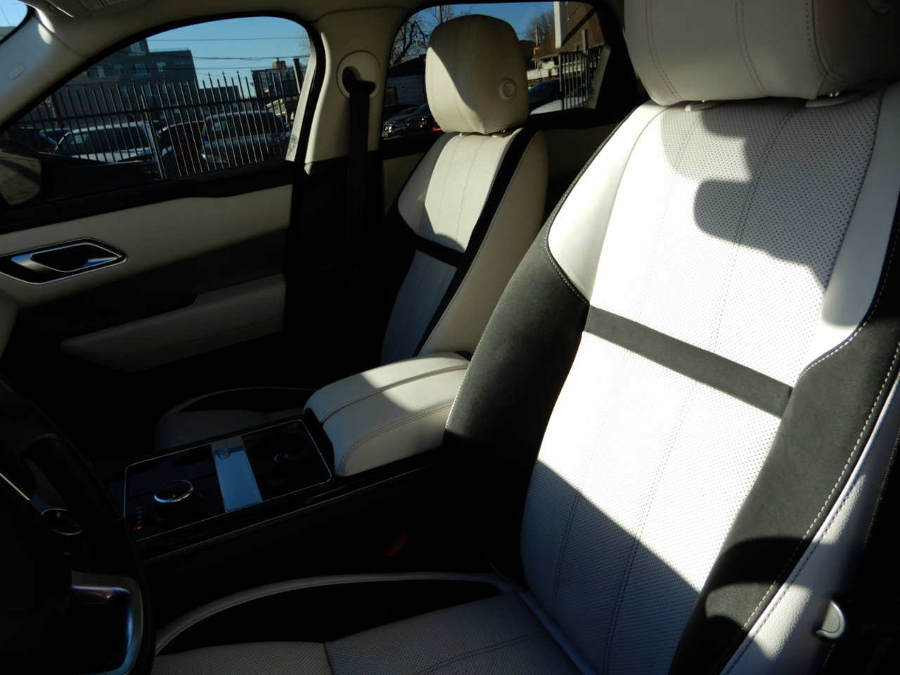 Used 2019 Land Rover Range Rover Velar S image 14