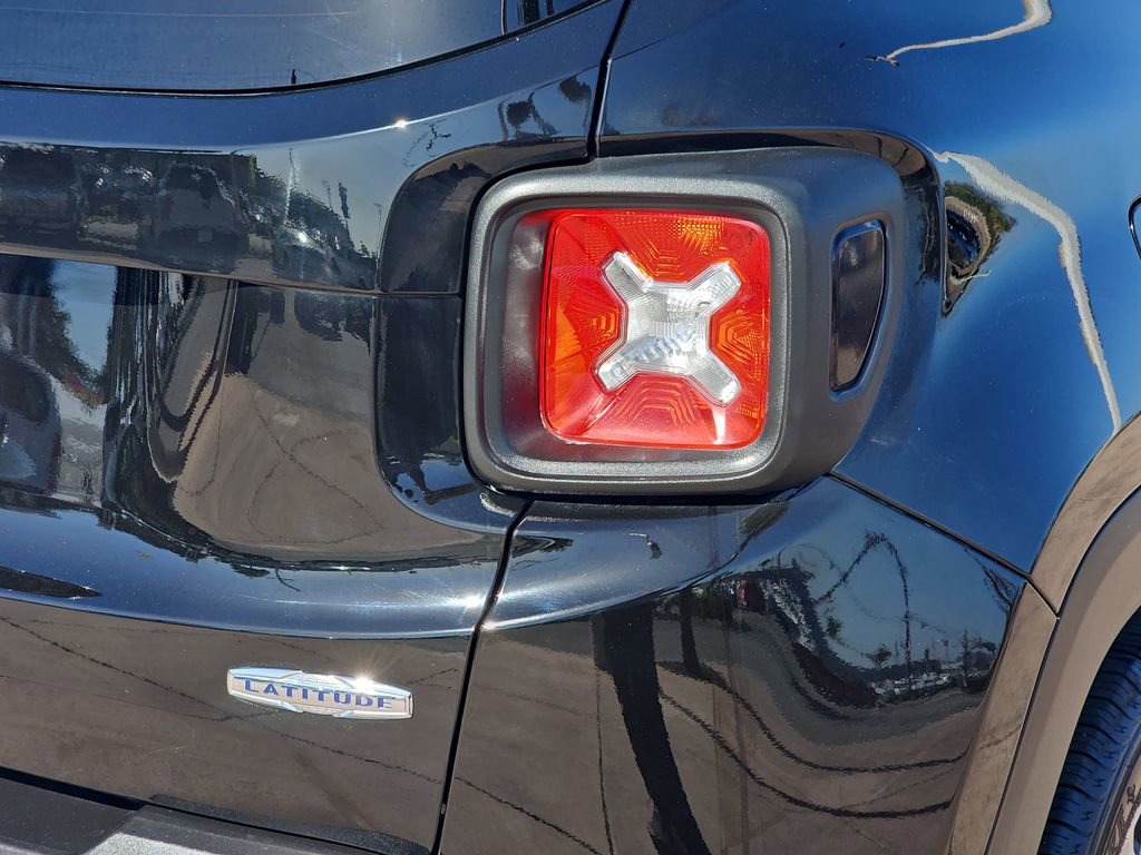 Used 2022 Jeep Renegade Latitude AWD/4WD image 39