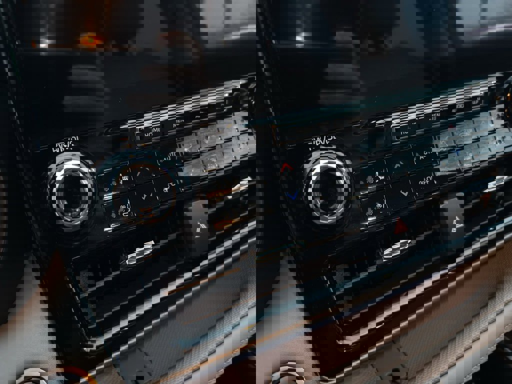 Used 2021 Toyota Highlander Limited image 14