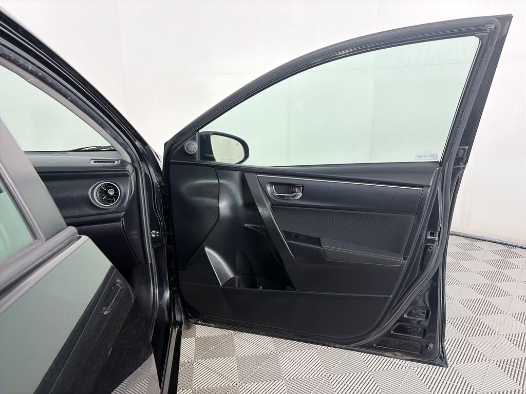 Used 2019 Toyota Corolla LE FWD image 28