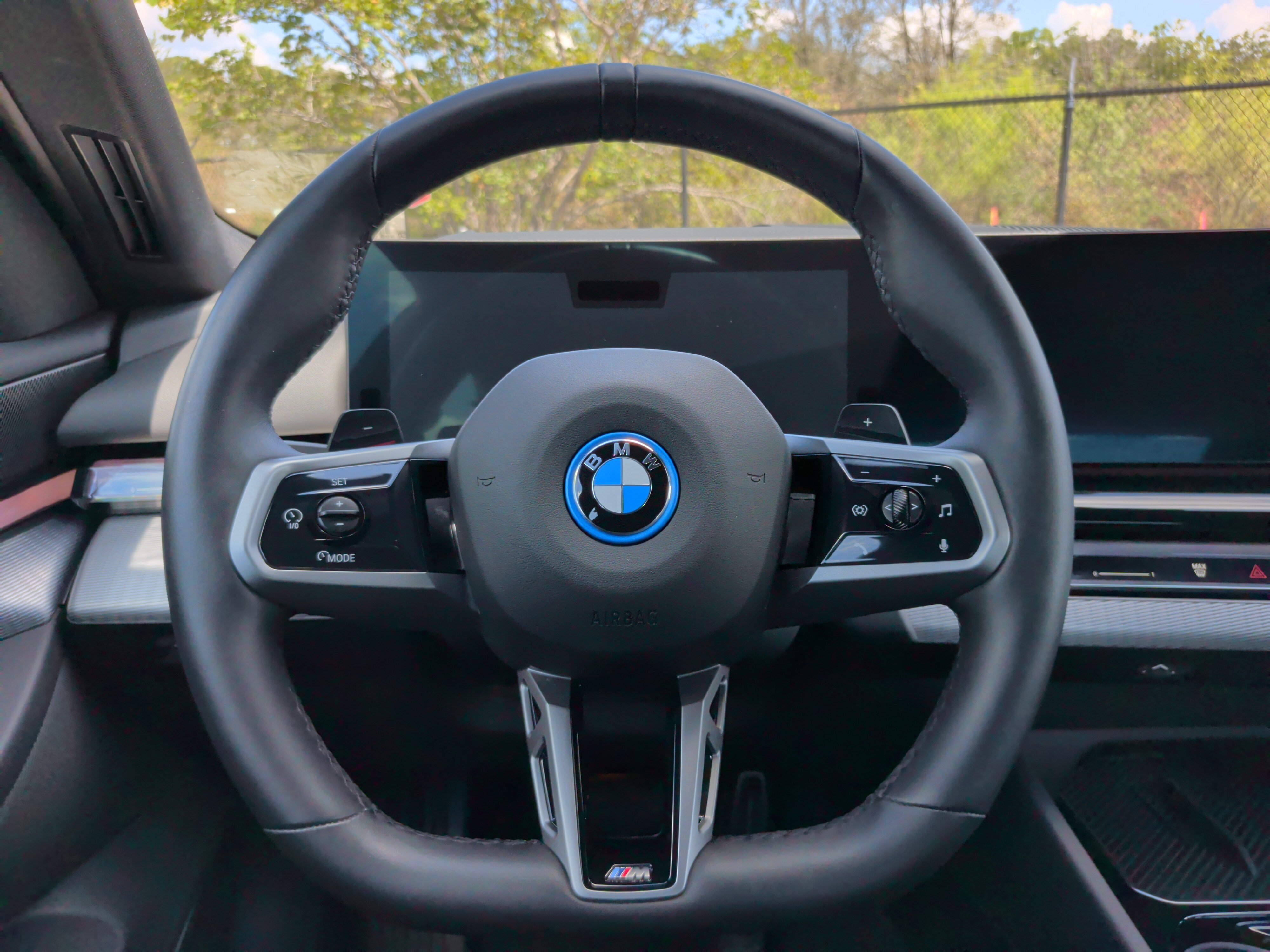 Certified 2026 BMW 550e xDrive w/ Executive Package AWD/4WD image 23