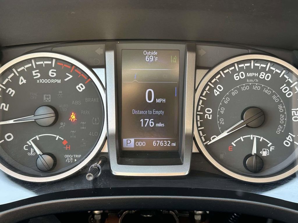 Used 2020 Toyota Tacoma SR5 image 15