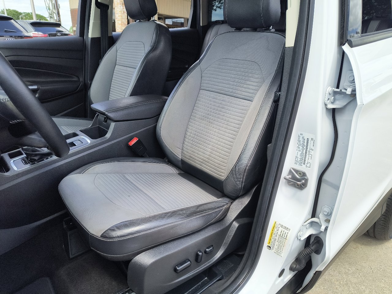 Used 2019 Ford Escape SE image 16