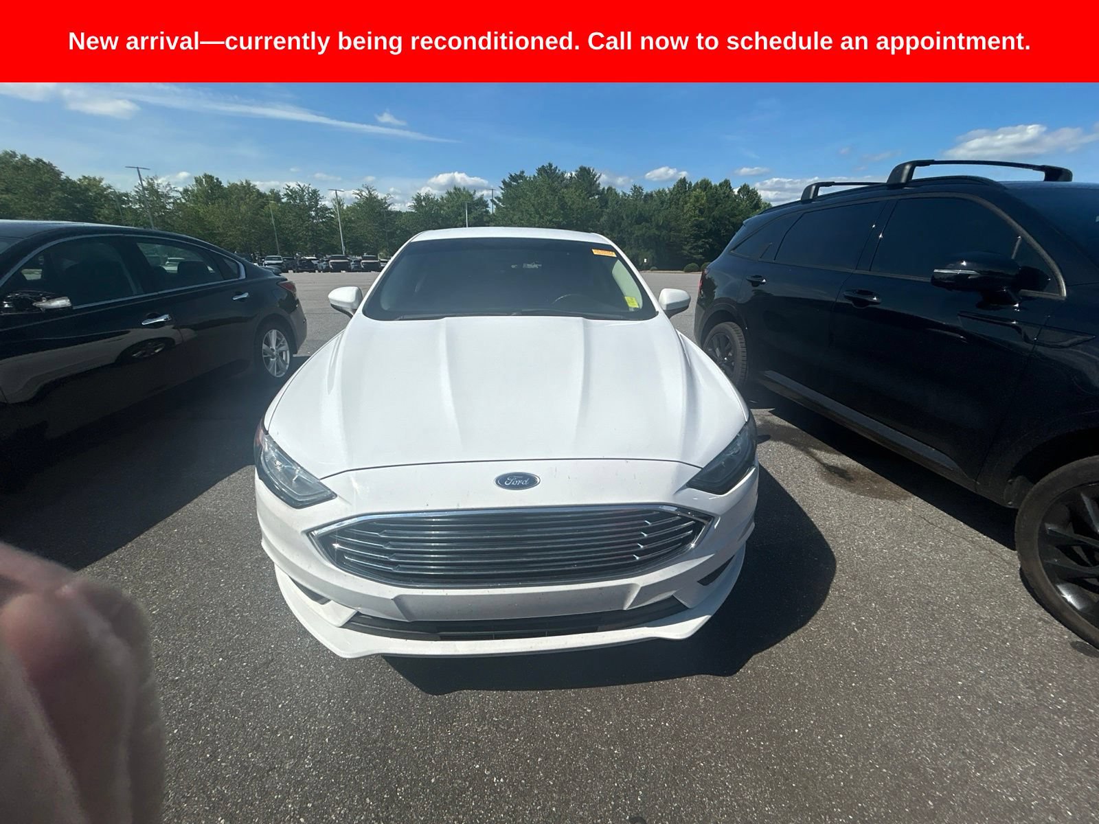 Used 2018 Ford Fusion SE w/ Fusion SE Technology Package FWD image 2