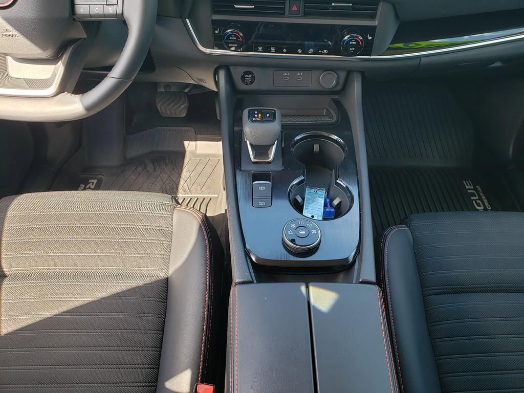 Certified 2025 Nissan Rogue SV AWD/4WD image 23