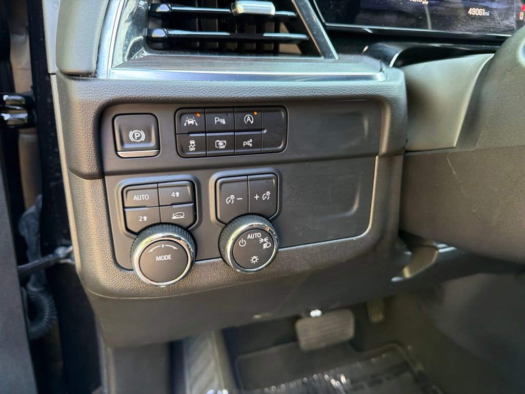 Used 2025 Chevrolet Suburban LT AWD/4WD image 17