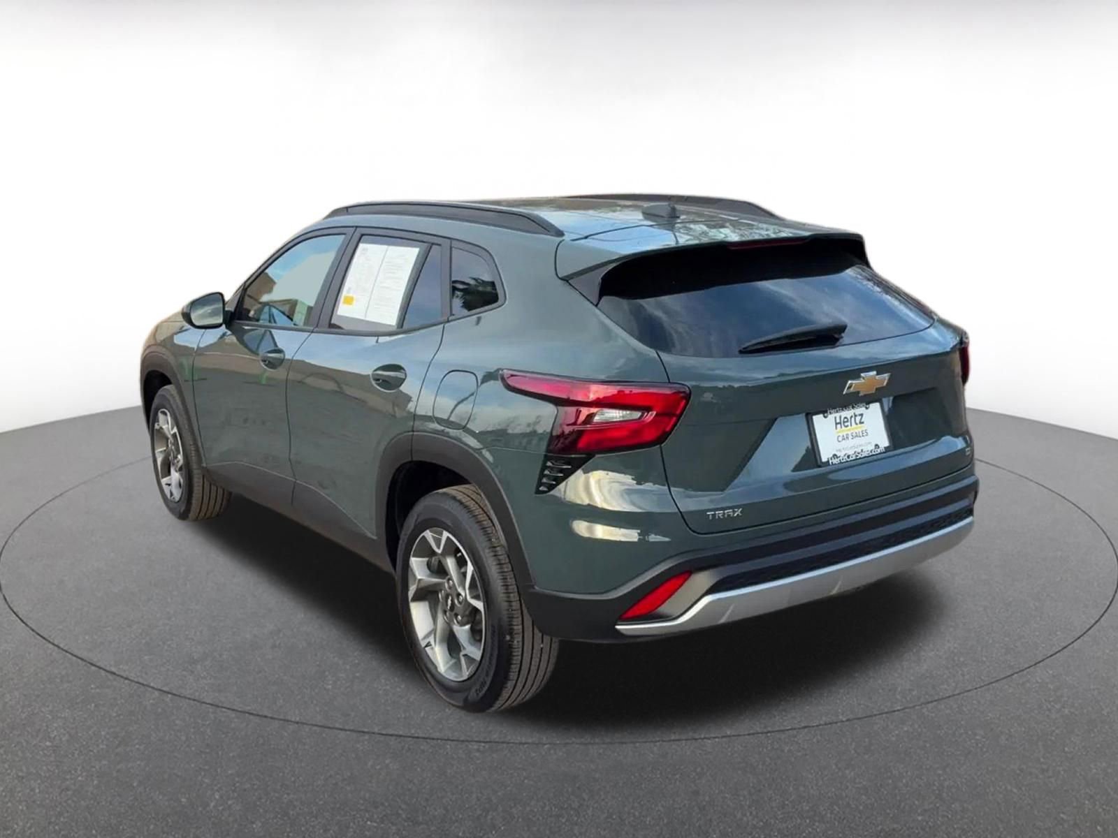 Used 2025 Chevrolet Trax LT image 11