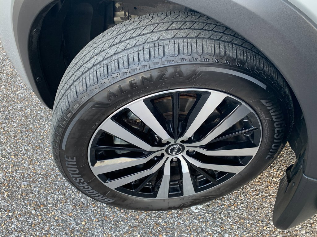 Used 2024 Nissan Pathfinder Platinum w/ Cargo Package image 9