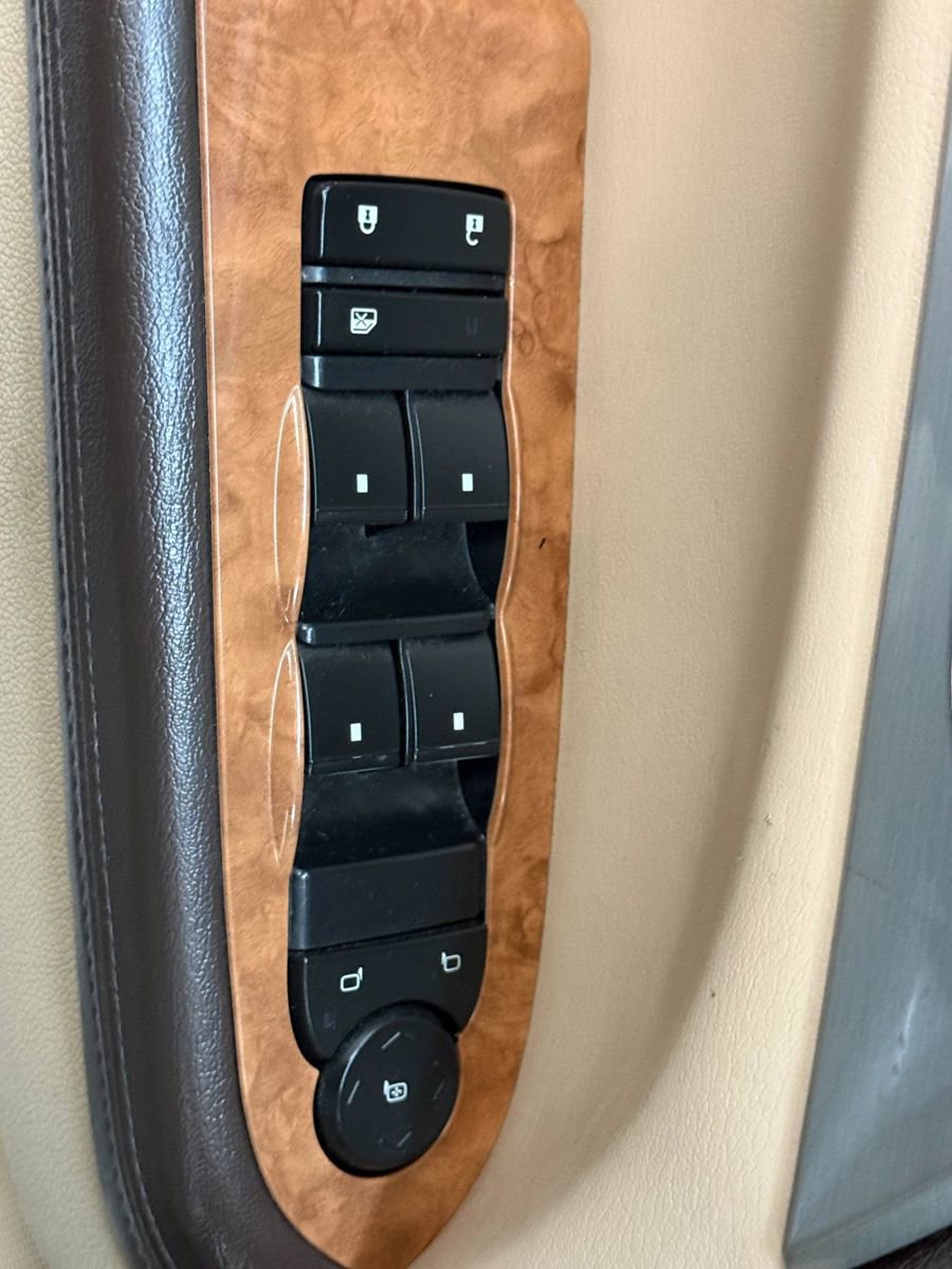 Used 2012 Buick Enclave Leather FWD image 28