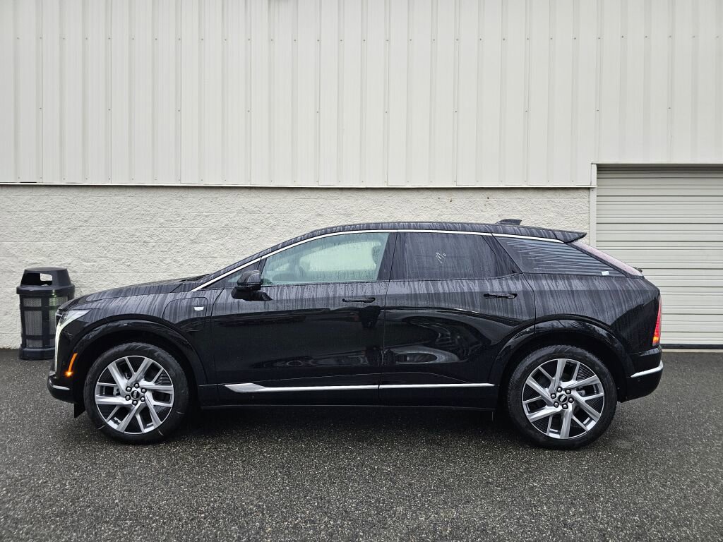 New 2026 Cadillac Optiq Luxury 2 image 3