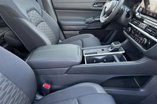New 2025 Nissan Pathfinder SV w/ SV Premium Package image 17