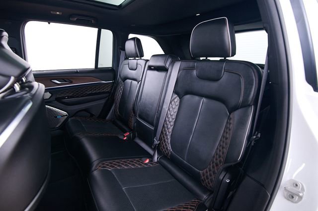 Used 2022 Jeep Grand Cherokee Summit w/ Luxury Tech Group V image 24