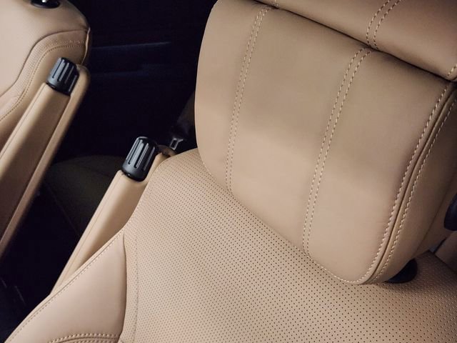 New 2025 Land Rover Discovery Dynamic SE image 14