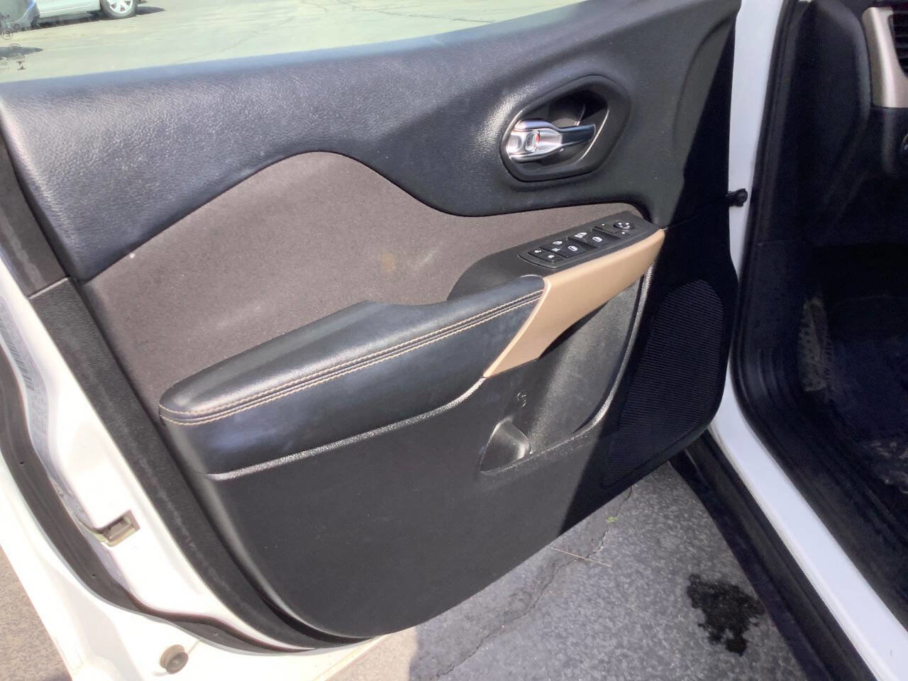 Used 2017 Jeep Cherokee Sport w/ Trailer Tow Group image 30