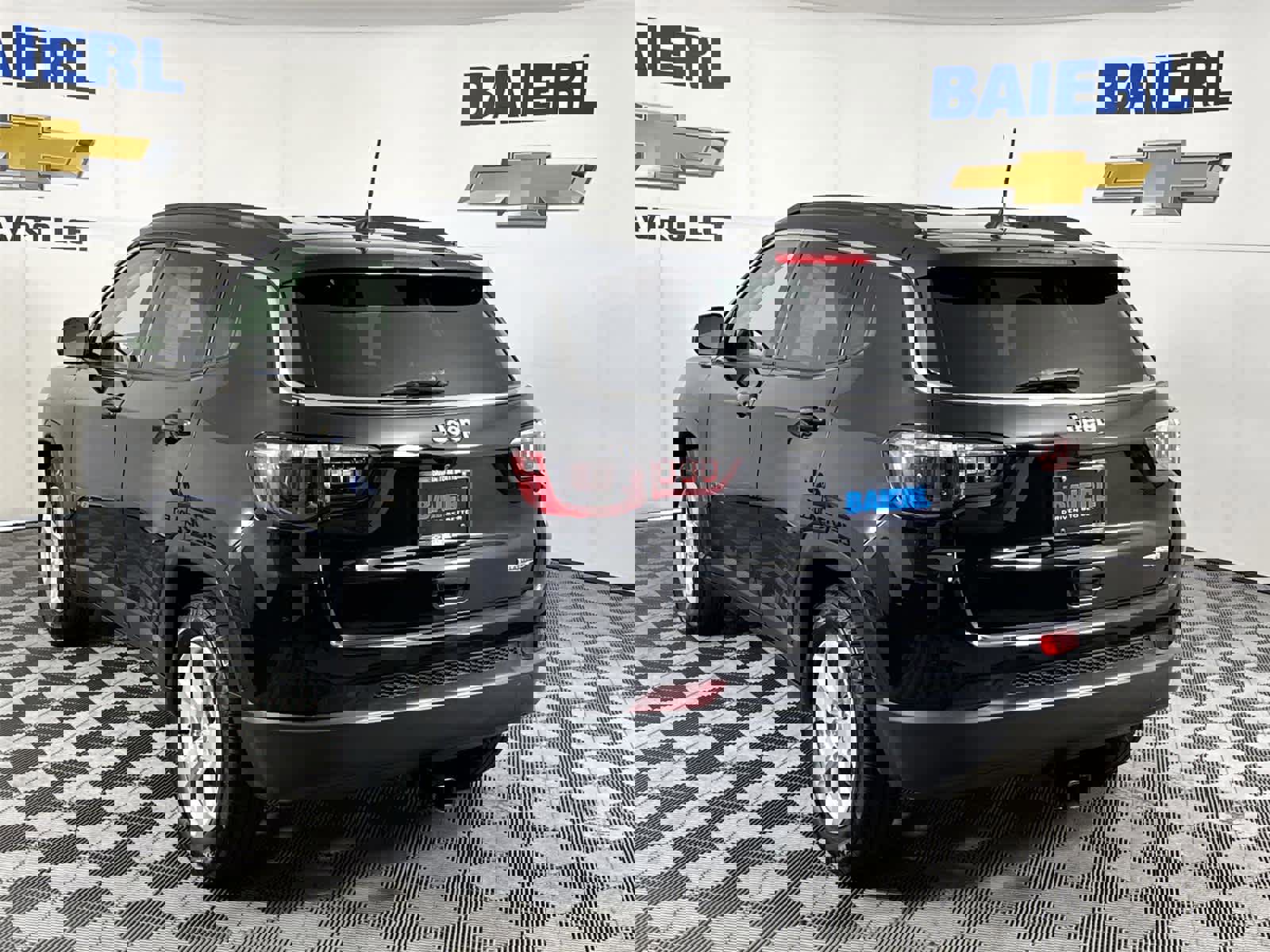 Used 2021 Jeep Compass Latitude image 3