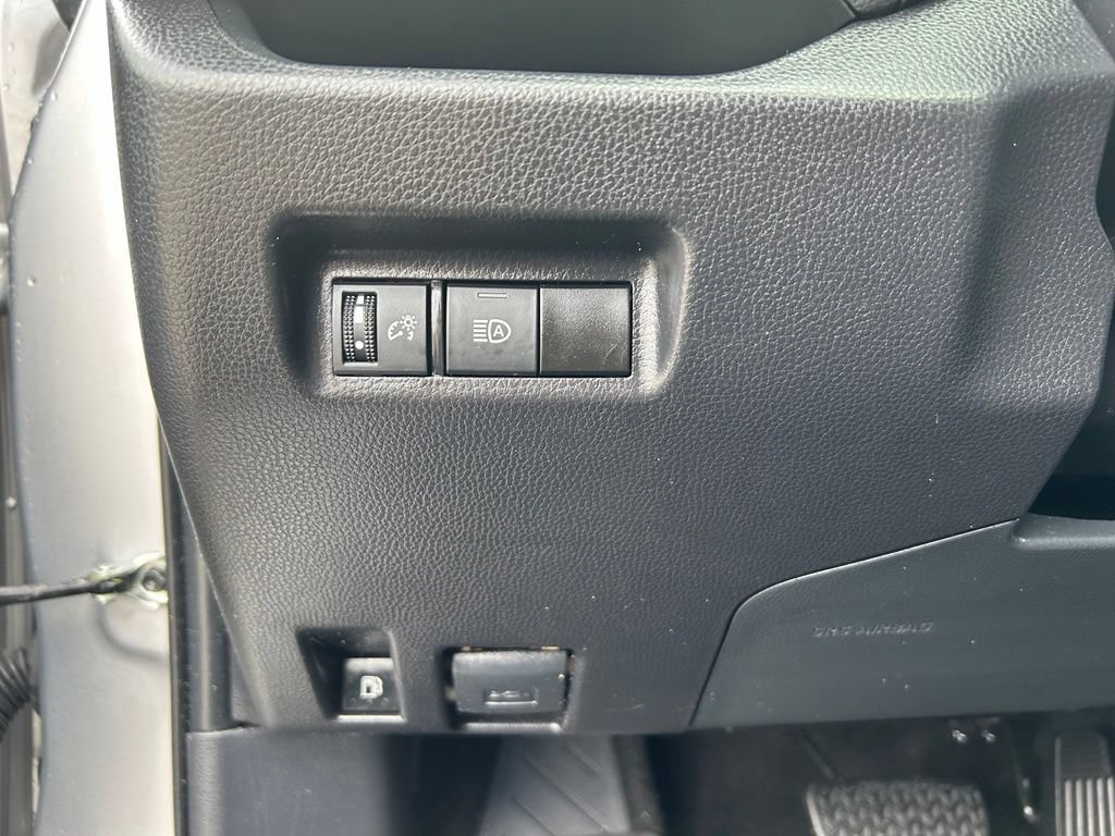 Used 2025 Toyota RAV4 XLE AWD/4WD image 14