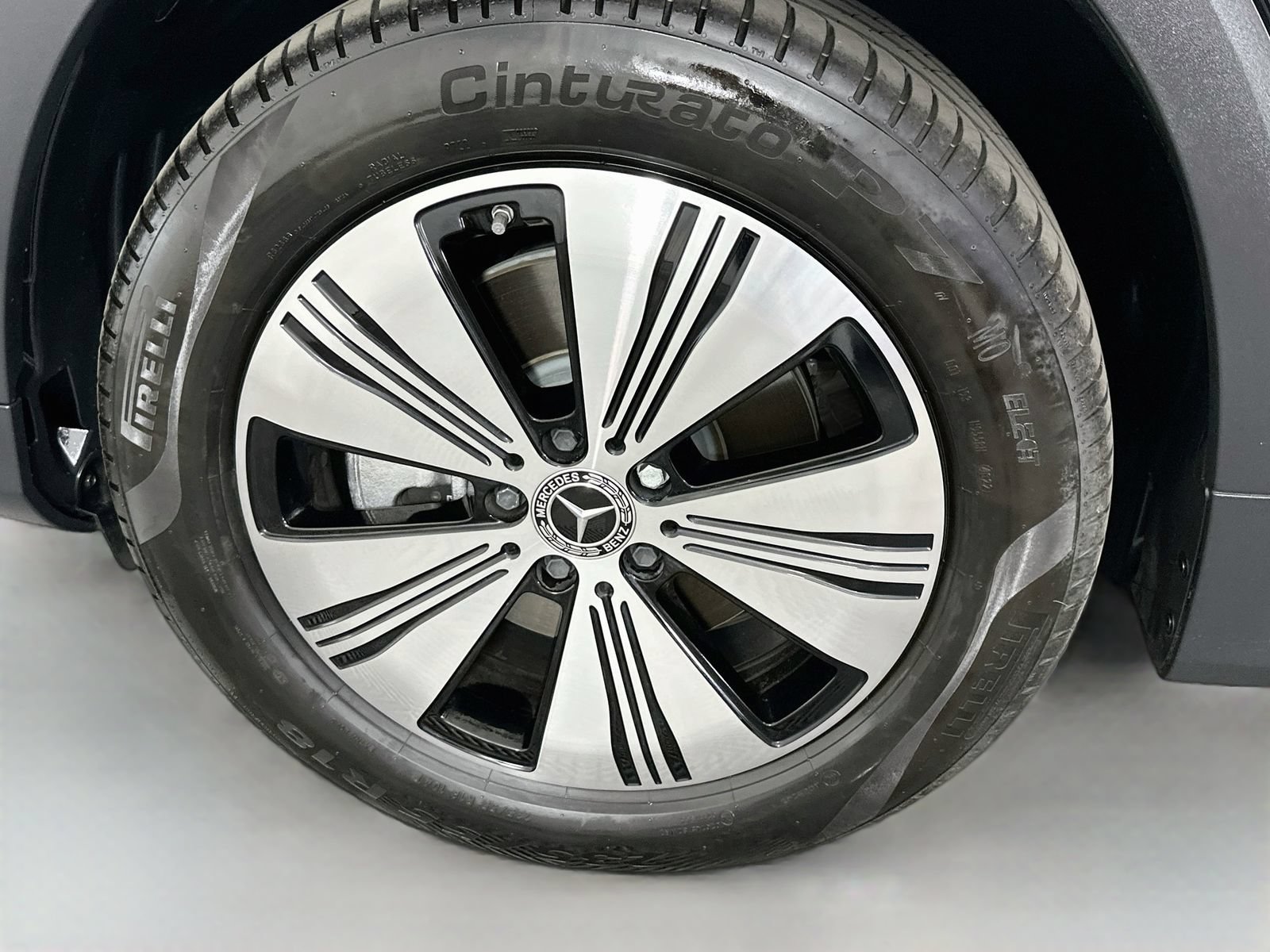 Used 2023 Mercedes-Benz EQB 300 4MATIC w/ Exclusive Package image 32