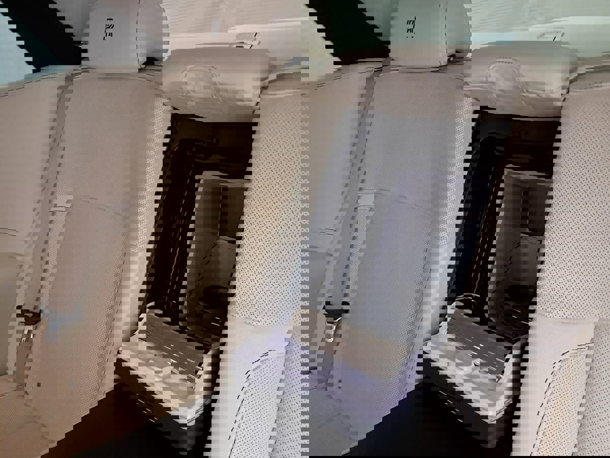 Used 2011 Rolls-Royce Ghost image 33